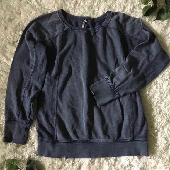 🚫Sold. Calvin Klein woman’s pullover sweatshirt - Picture 2 of 8